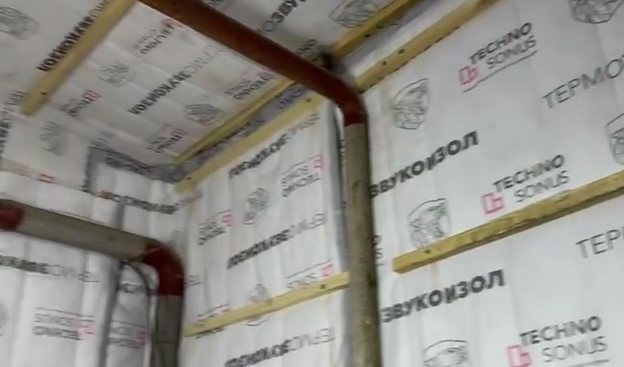 Инженерное помещение: ТермоЗвукоИзол на стенах и потолке вокруг трубопроводов